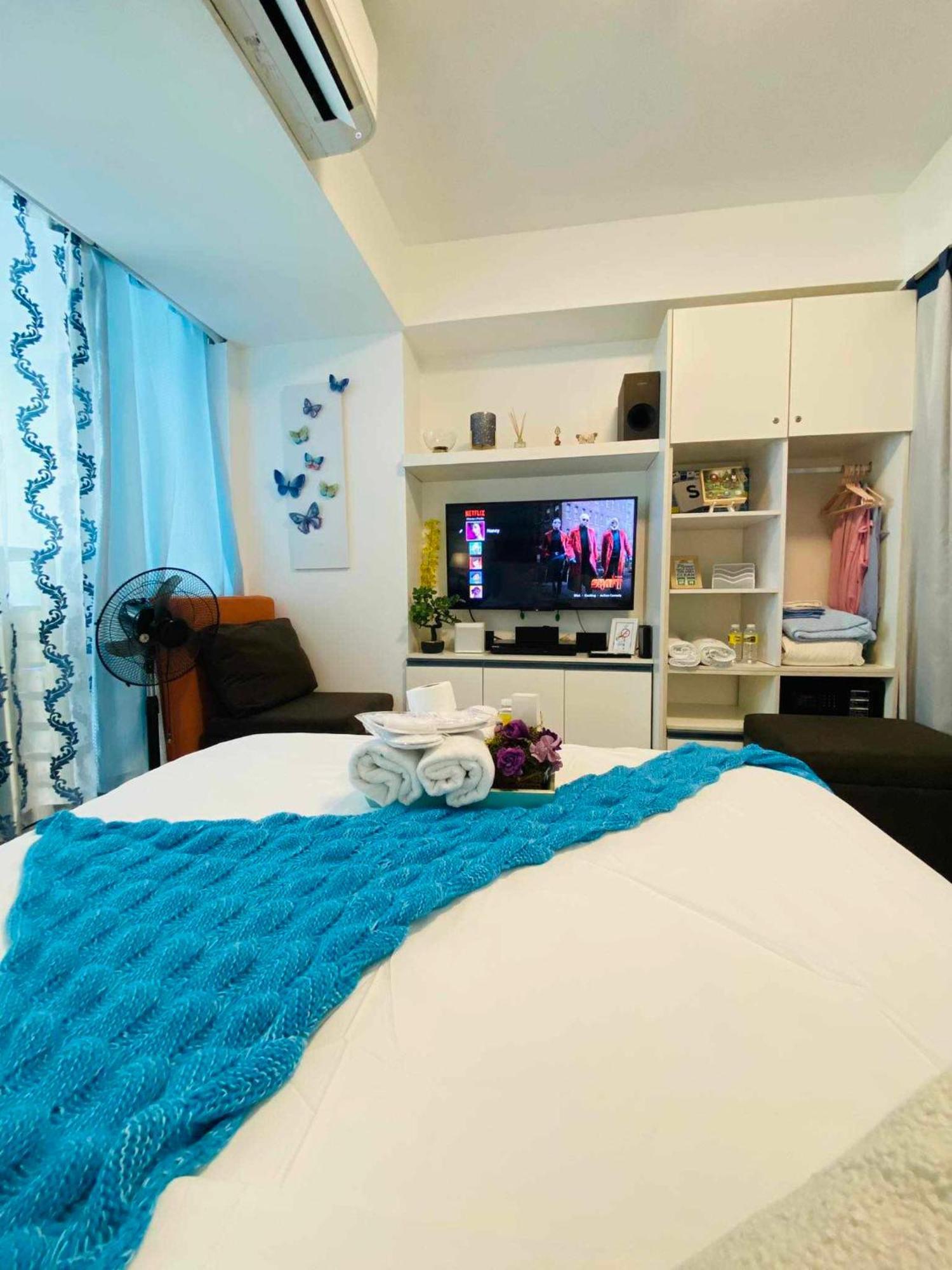 Manila Urban Resort At Azure Экстерьер фото