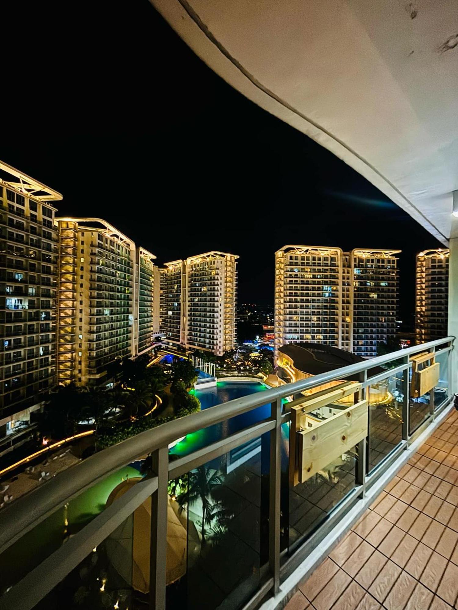 Manila Urban Resort At Azure Экстерьер фото
