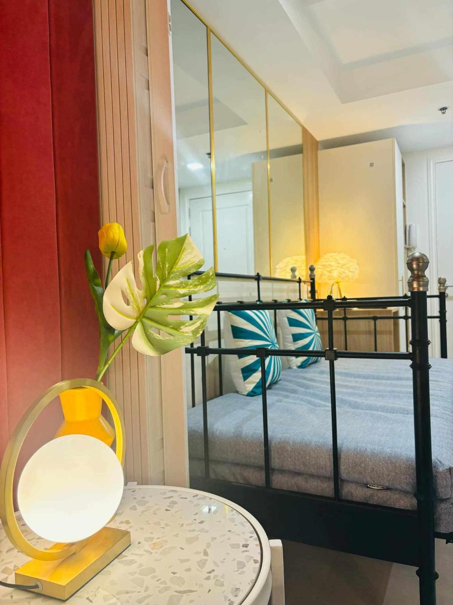 Manila Urban Resort At Azure Экстерьер фото