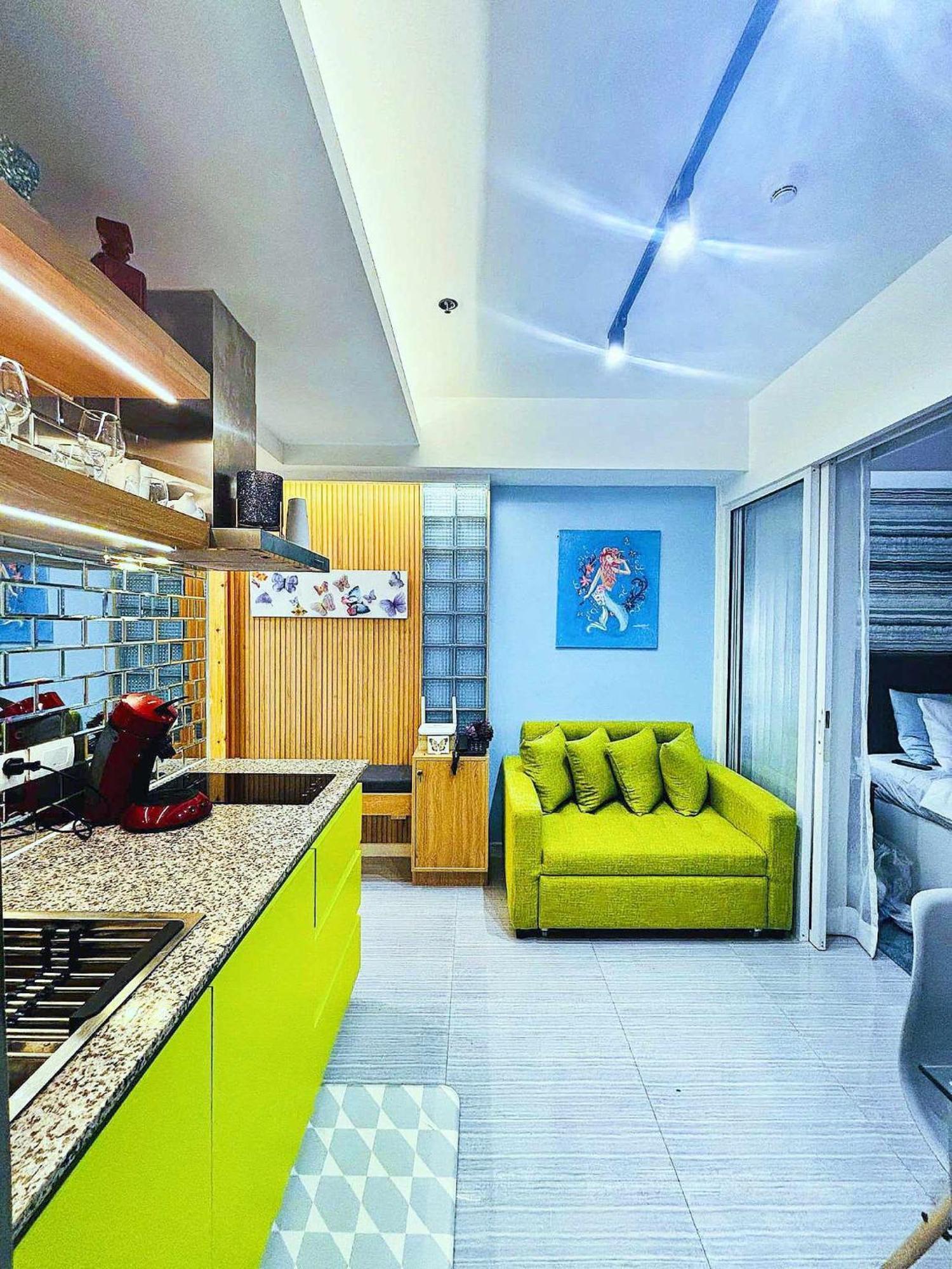 Manila Urban Resort At Azure Экстерьер фото